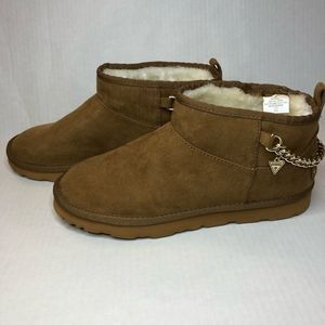 Guess snow boots size 8 women shoes